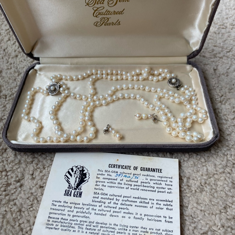 Cultured Pearl Necklace Set - Elegant White